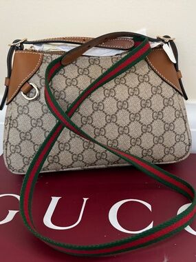 GG Emblem Small shoulder bag